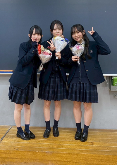 卒業式にK.O.さんが友達2人と撮影した写真