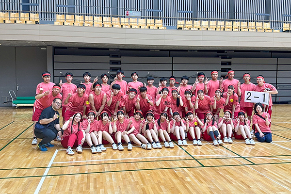 2年1組の体育祭での集合写真。クラス全員お揃いのTシャツで