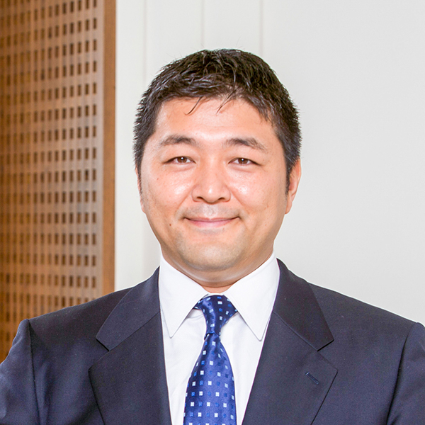 瀧野川女子学園中学高等学校の山口副校長の近影