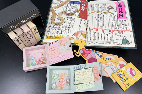 夏休みの宿題としての作品群。美術以外の教科の知識や学びが生きている
