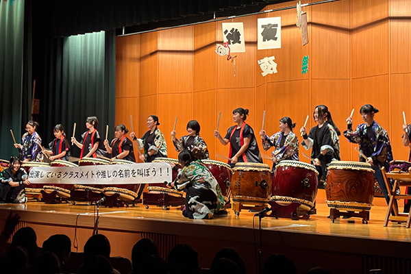 後夜祭で演奏する和太鼓部。これまでで一番良い演奏ができた