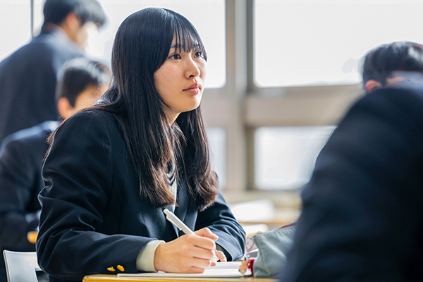 学習支援プログラムの一つである、高校3年生限定の「放課後予備校」の様子