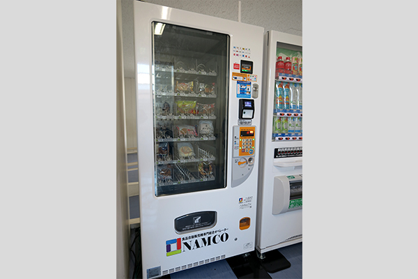 校内5か所に設置されたパンの自動販売機