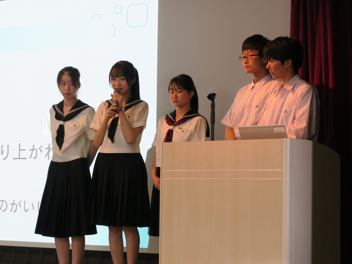 説明会での質疑応答の様子