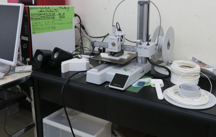高輪中学高等学校にある3Dプリンターの写真