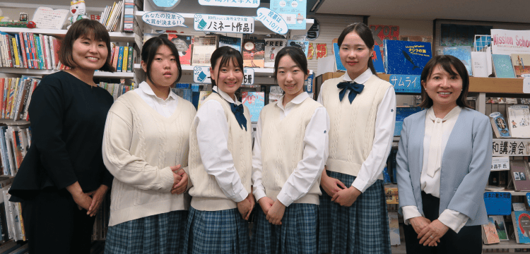 広報スタッフとして活躍する生徒たち