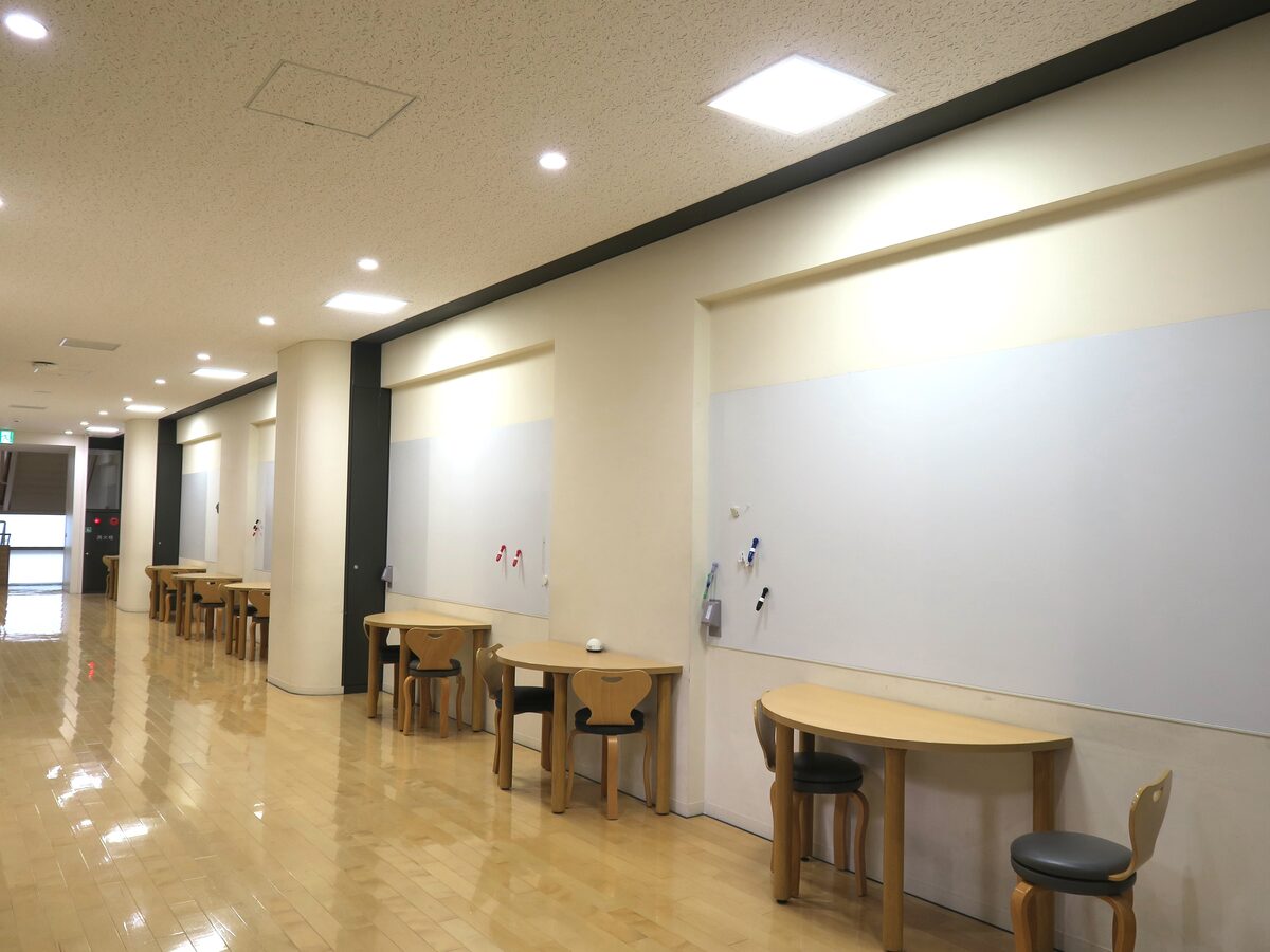 職員室前の相談スペース
